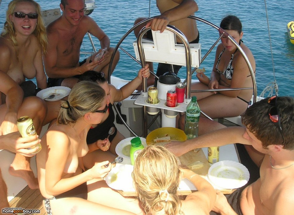 Groupe baise sur un yacht