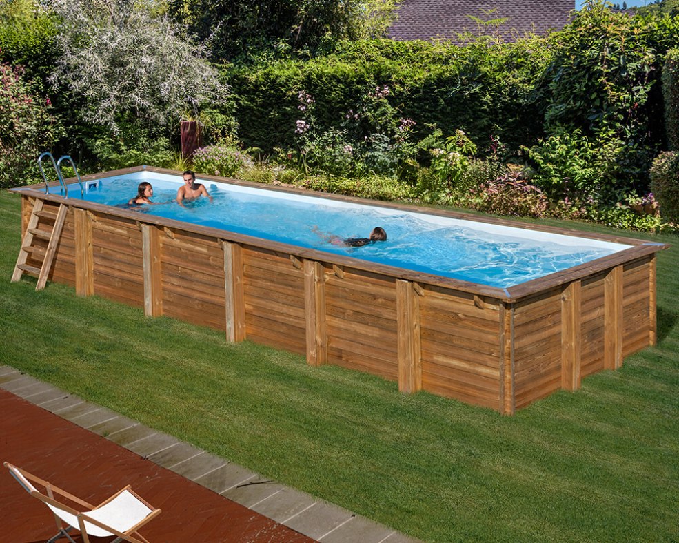 Préparative au bord de la piscine (devant la piscine)