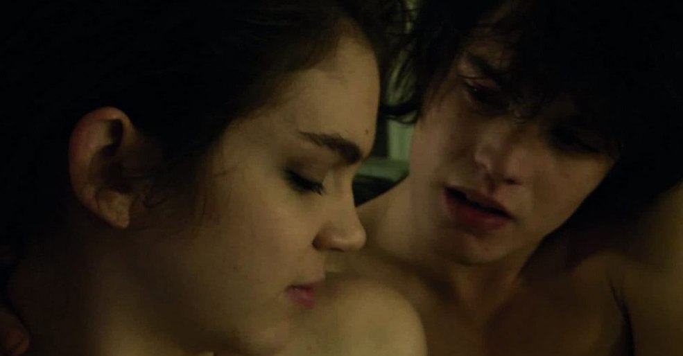 Allongé dans le lit