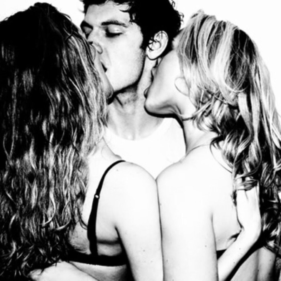 Vampire Academy Rosa et Dmitry Bed Scene