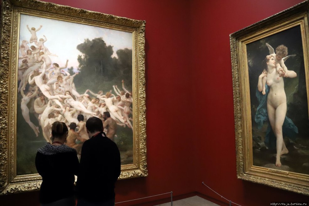 Grand-mères dans le soutien-gorge