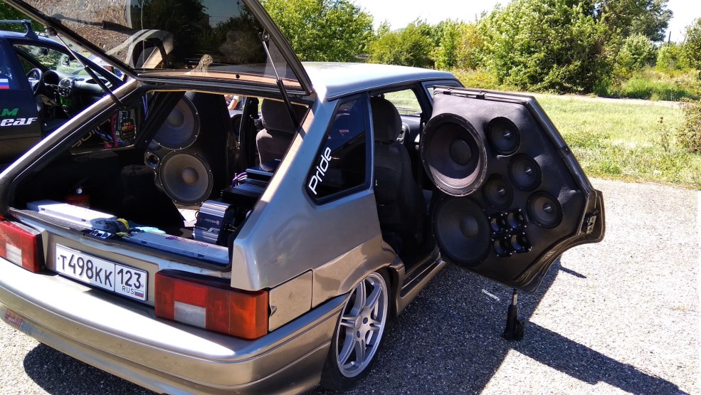 VAZ 2114 avec un sous-marin