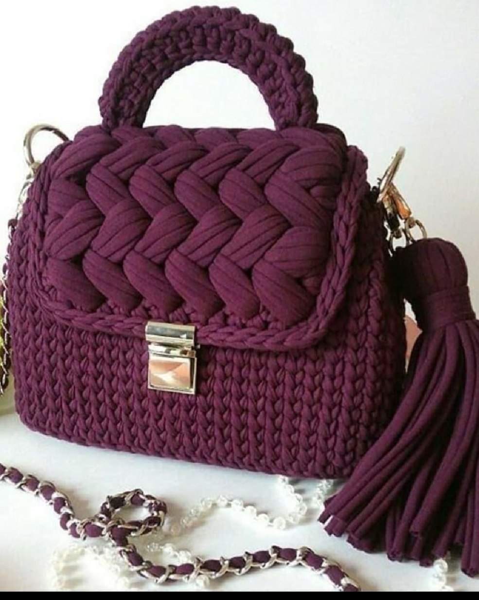 Crochet de sac en tricot bordeaux