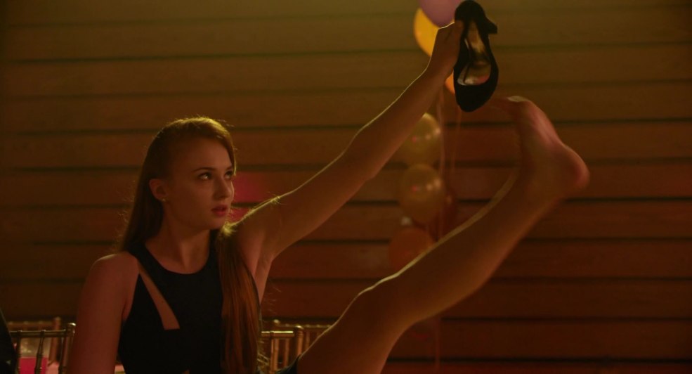 Sophie Turner pieds nus