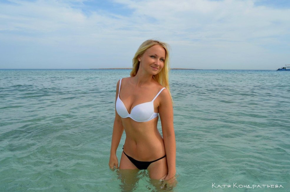 Linda Lee Nunziato en robe