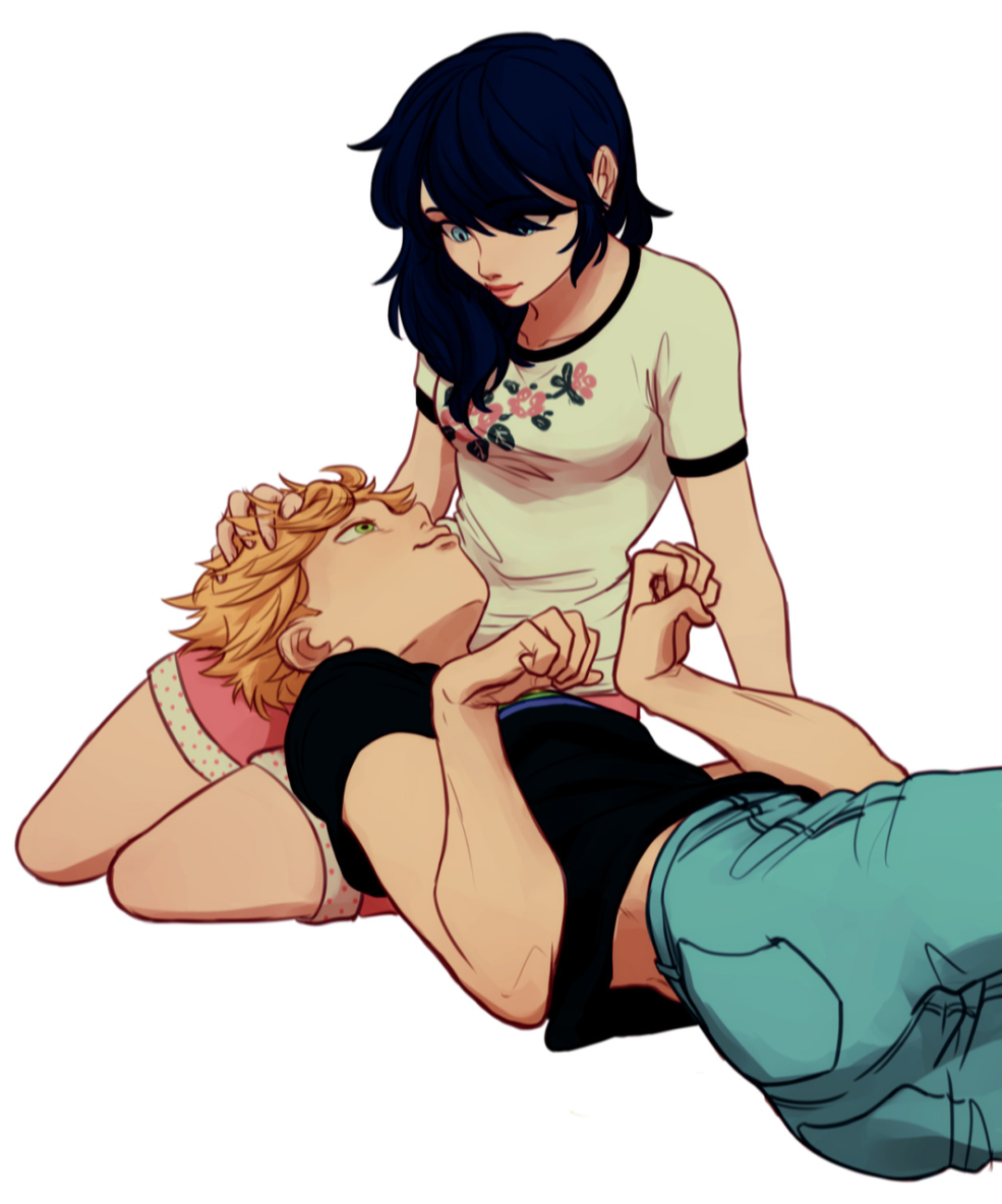 Baiser passionné sur le canapé