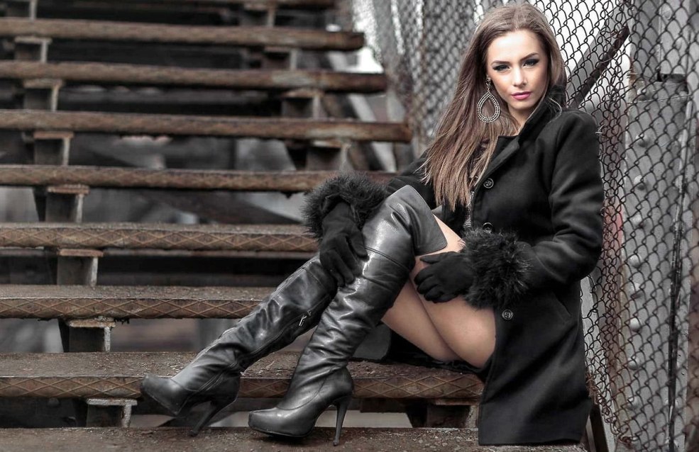 Madame en grosses bottes