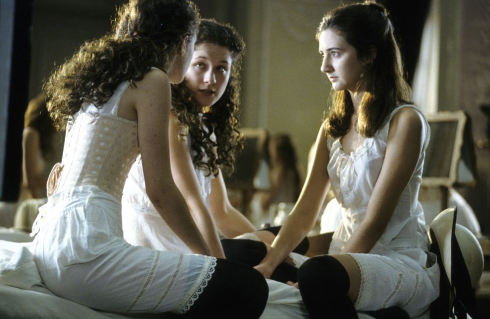 Grand-masse nue dans les films artistiques