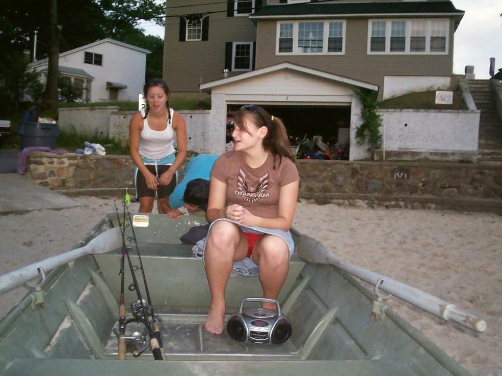 Grand-mère flashhers chatte sans culotte