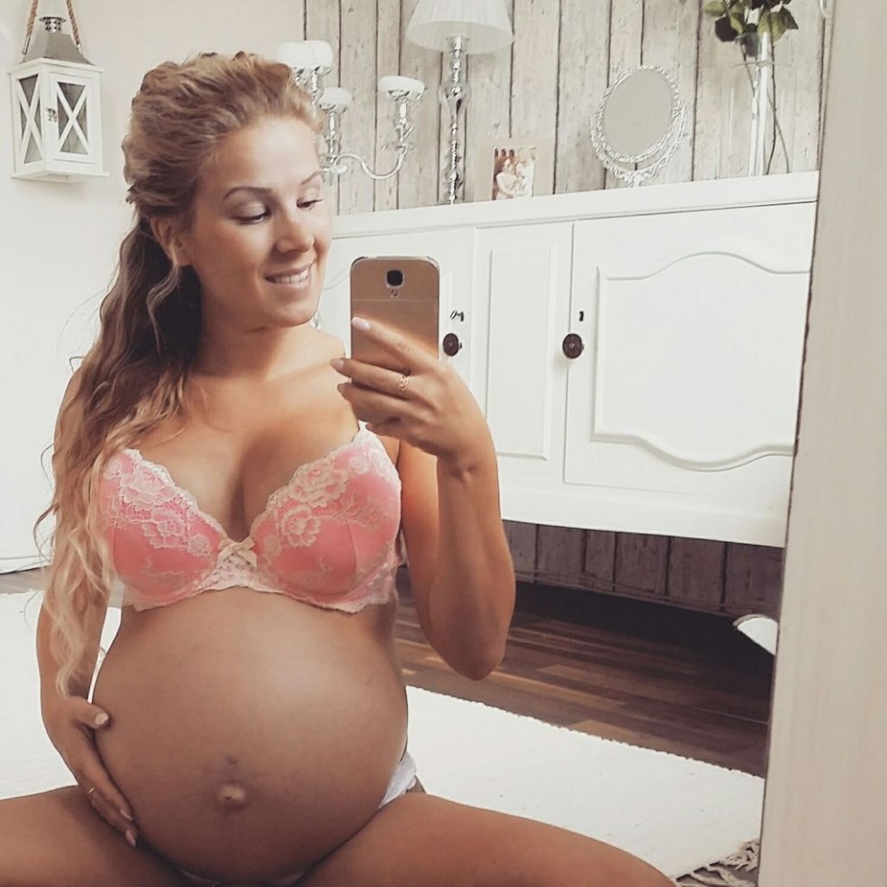 Selfies enceintes de gros seins