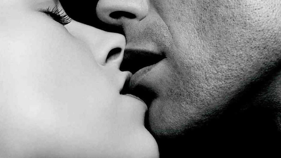Baiser tendre sur les lèvres