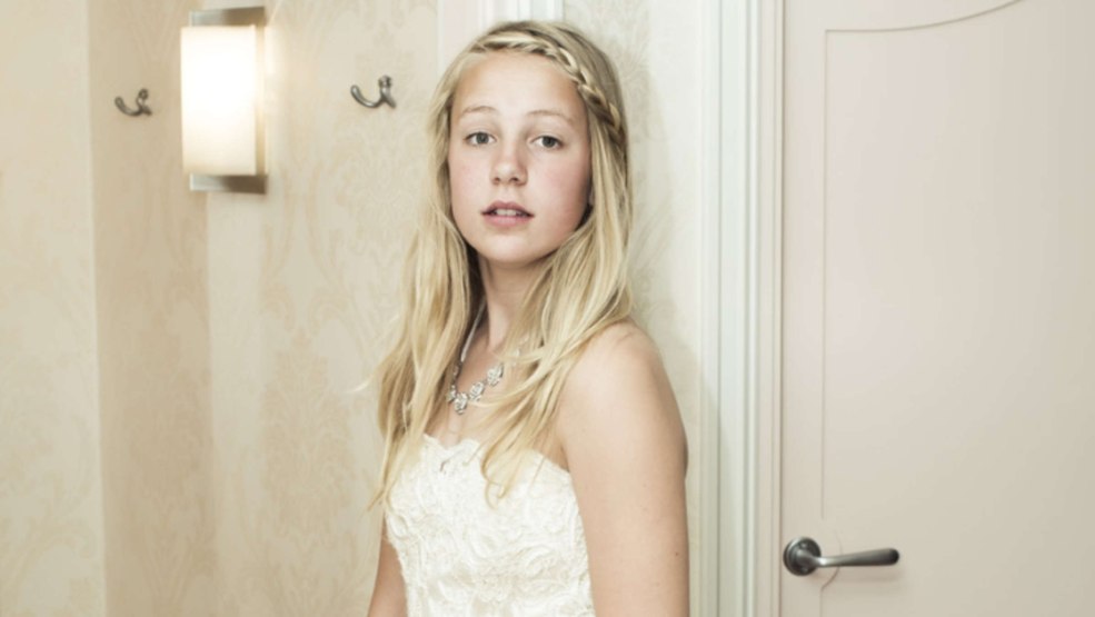 Jahre Estes Girl