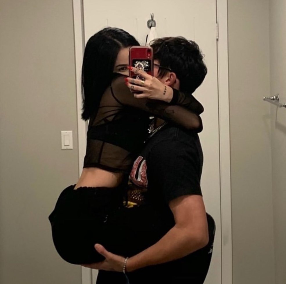 Maggie Lindemann avec un gars