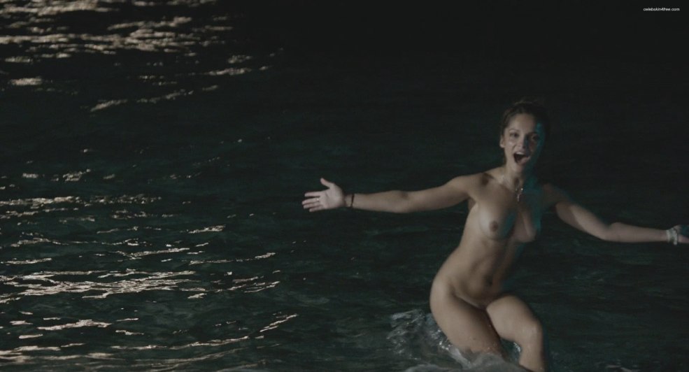 Vieilles femmes nues sur la plage