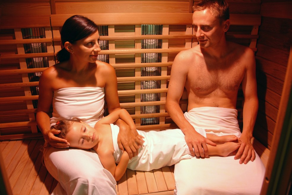 Garçon avec une fille sauna