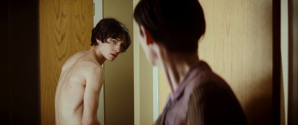 Sherilin Fenn fusionnant deux lunes