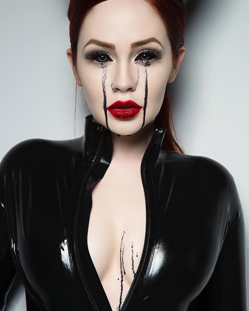 Margot Dirzh est chaud