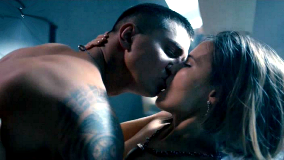 Lyubov aksenova majeure du sein