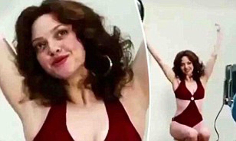 Amanda Seyfrid est chaude dans Lovelyis