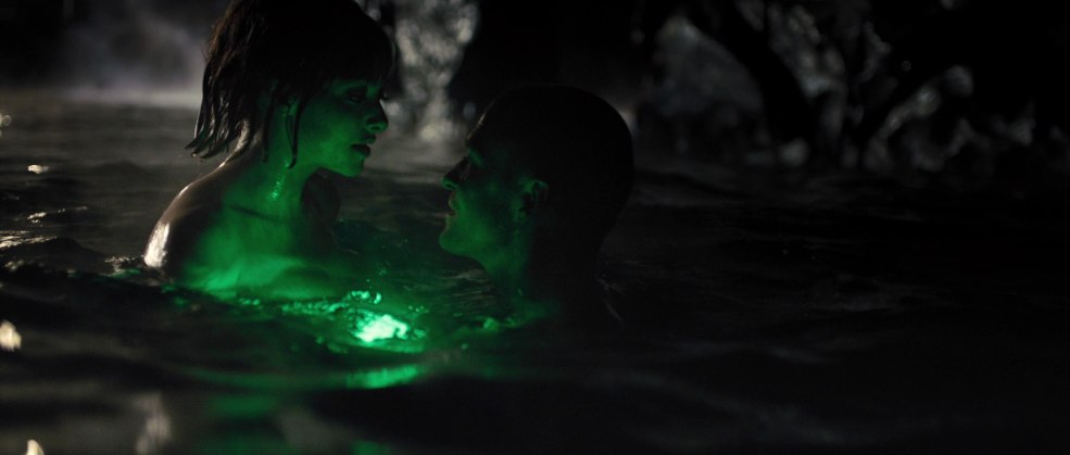 Amanda Saifred nue dans le film anon