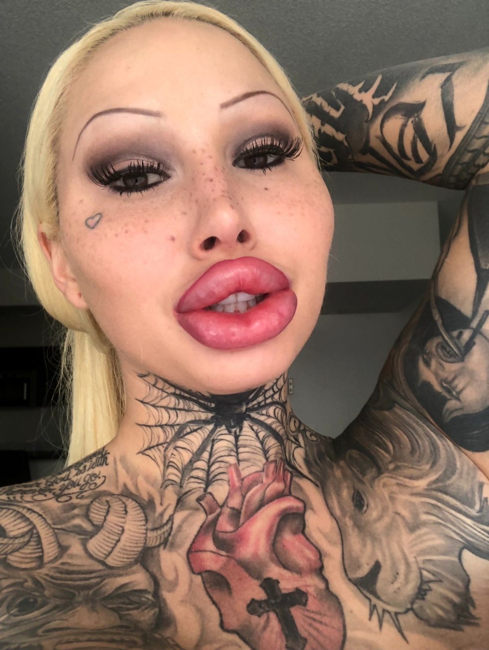 Marie Madeleine Frick nue