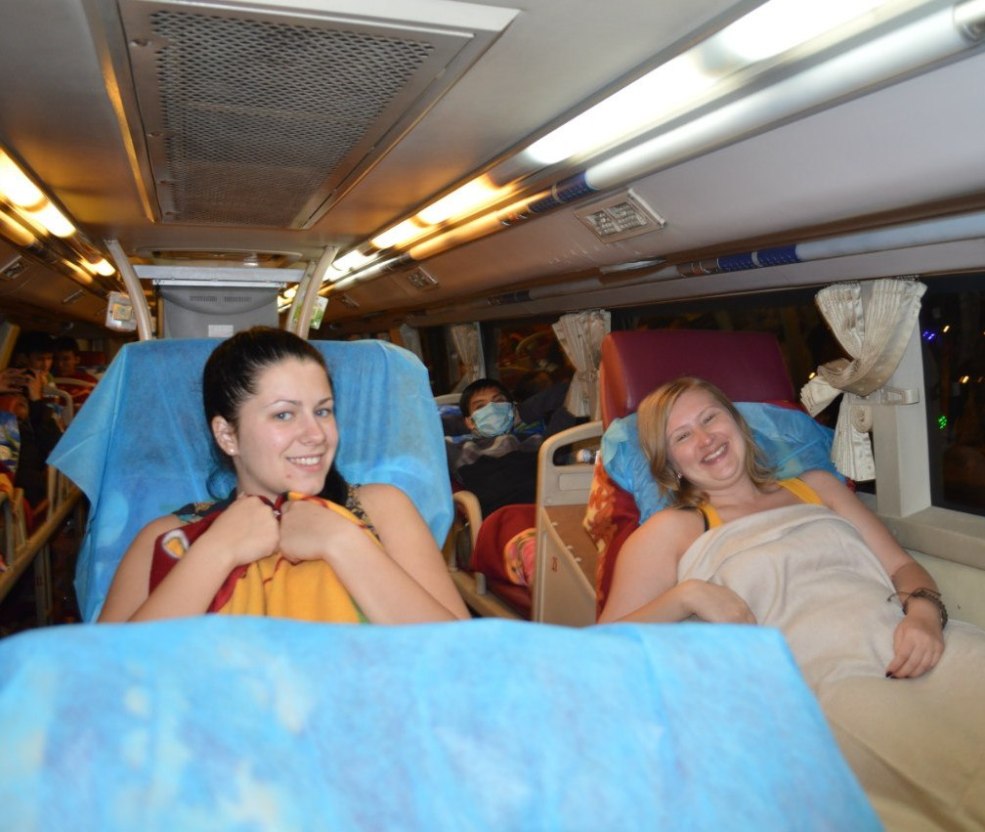 COMBALLANTS INTÉRISSANTS dans le train