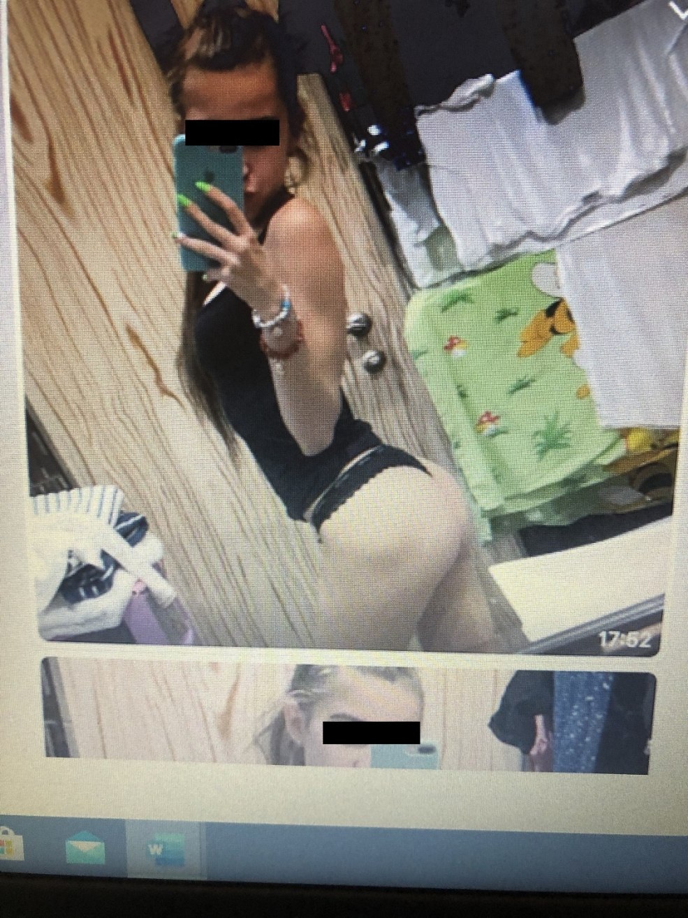 Filles postées sur Internet