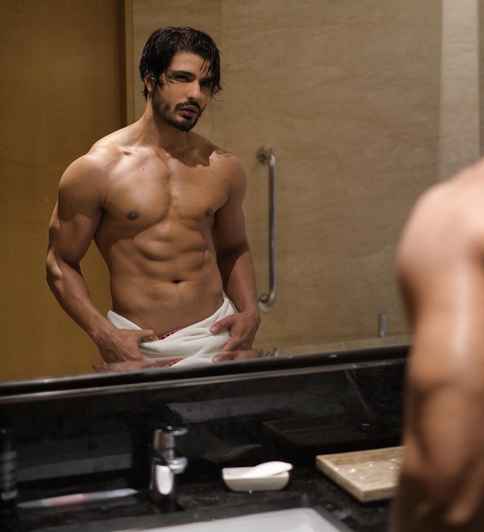 Vin Rana Hot Kiss