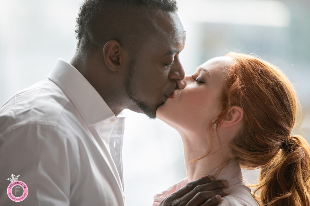 Ella Hughes (Ella Hughes) Gif noir