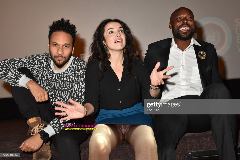 Le chanteur PJ Harvey sans culotte sur scène