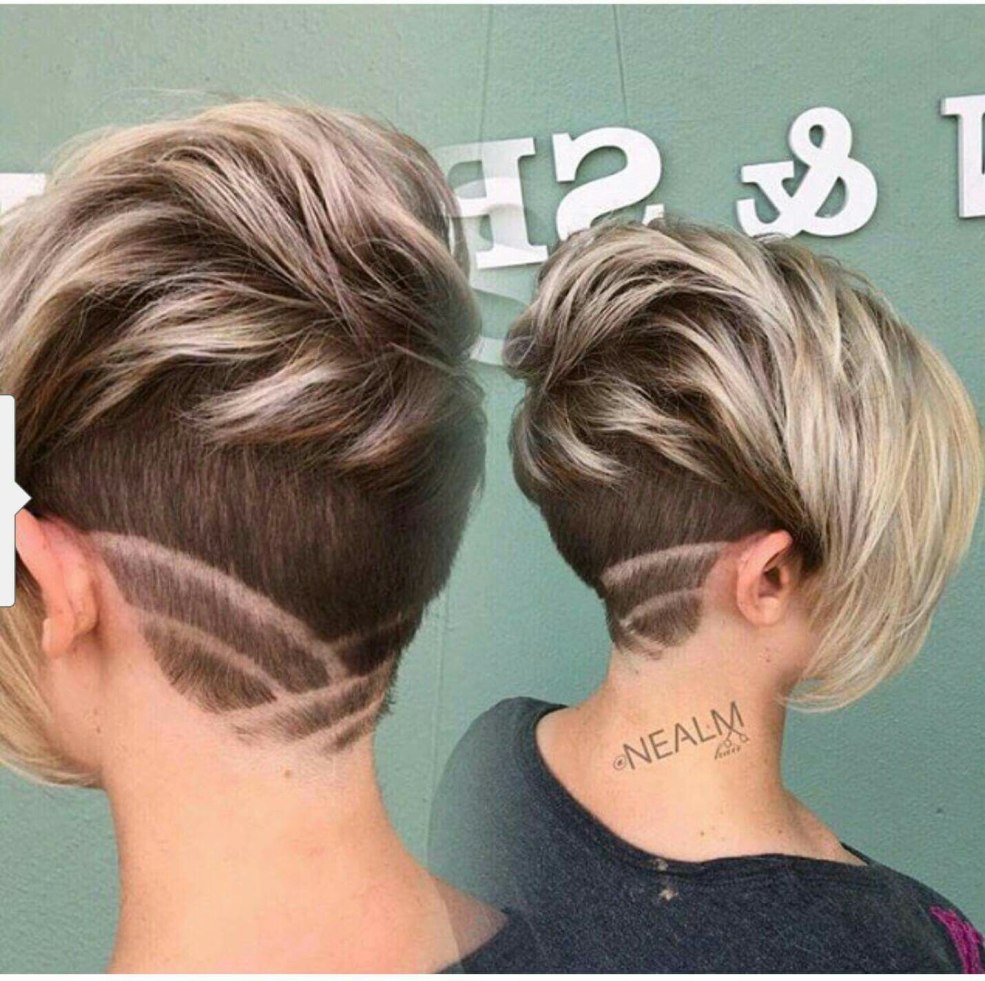 Coupes de cheveux avec une nuque rasée pour les femmes