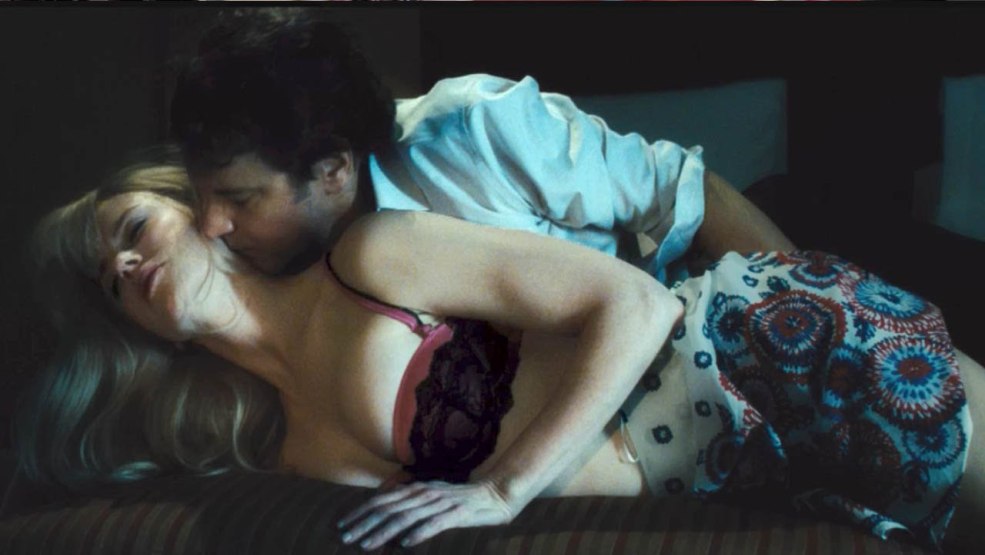 Allongé dans le lit