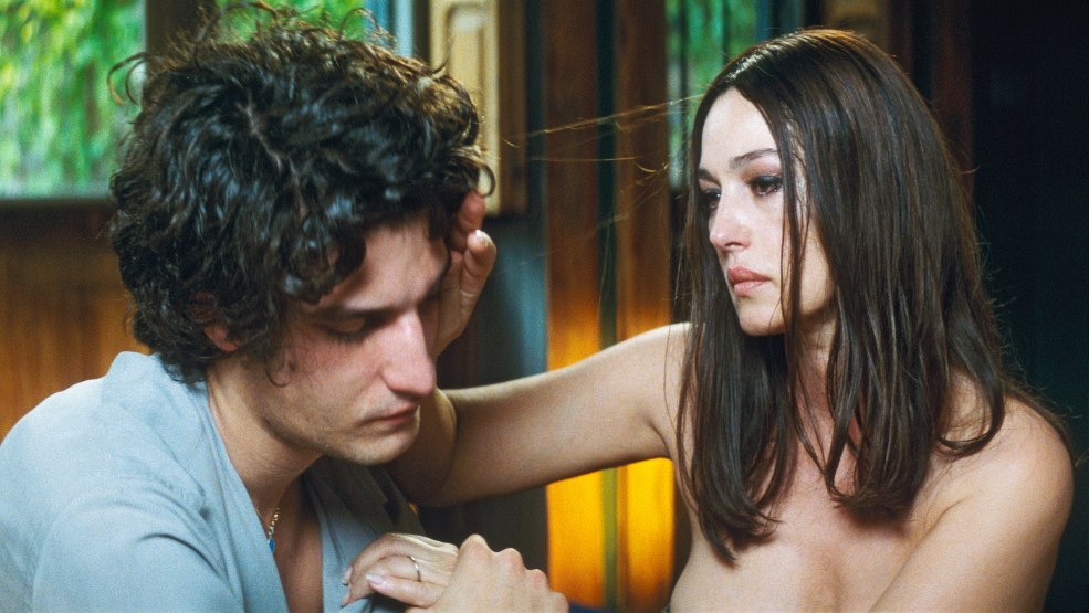 Monica Bellucci cet été de passion