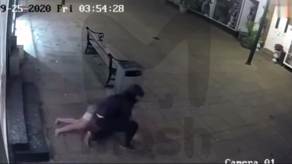 Les voleurs ont partagé la fille