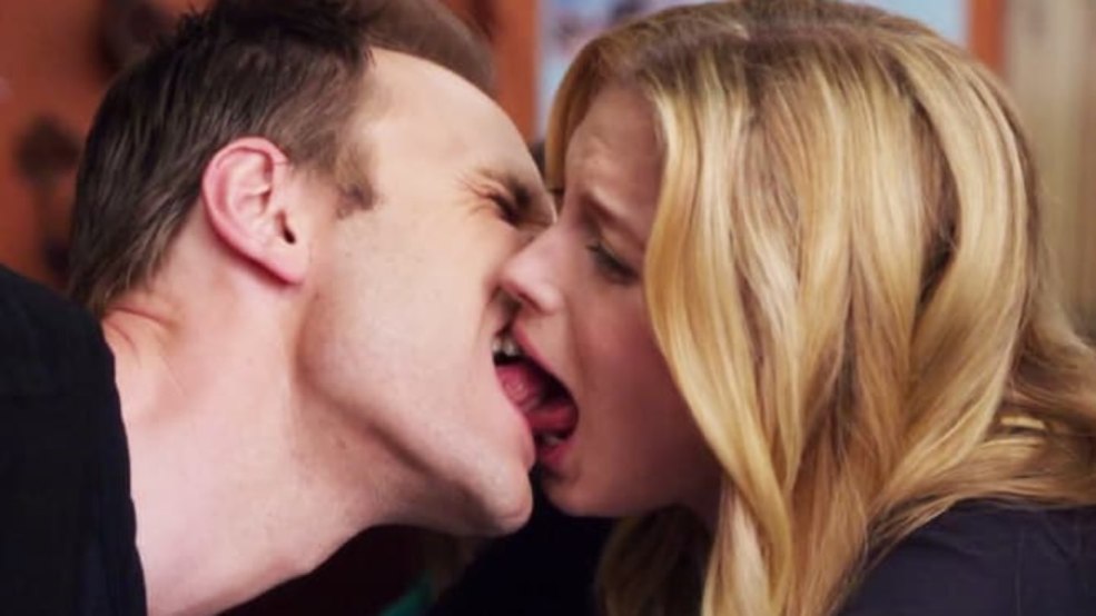 Long baiser avec la langue