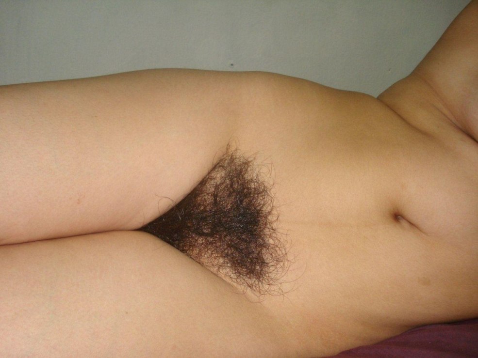 Selfies du vagin d'une femme adulte poilue