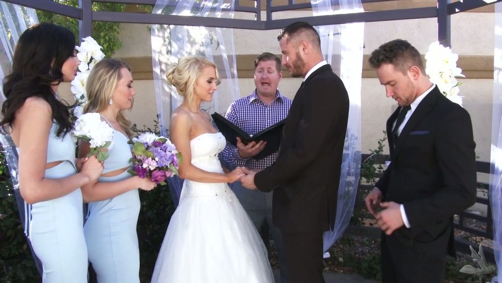 S'embrasser dans le parc