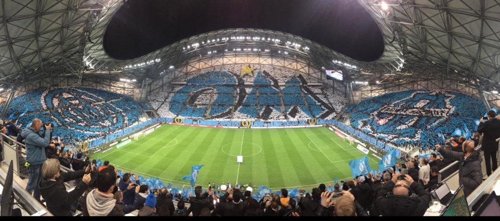 Joueurs de football en jupes