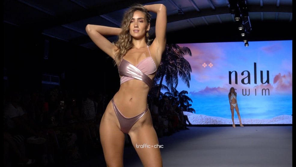 Maîtresse T actrice en jeunesse