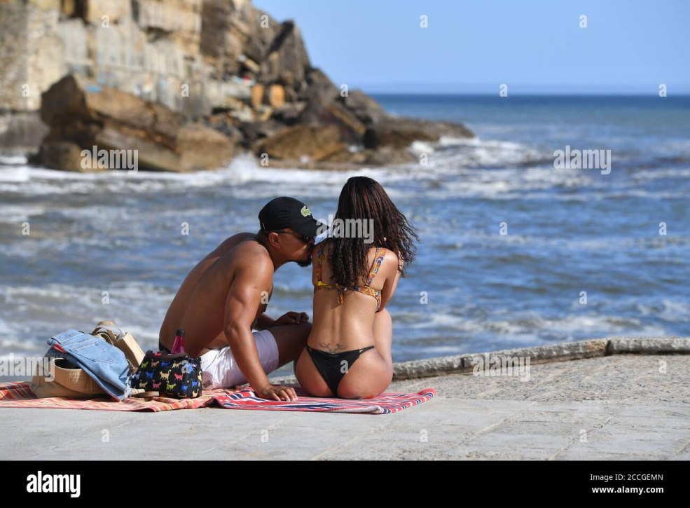 Femmes souffrant de dignité masculine