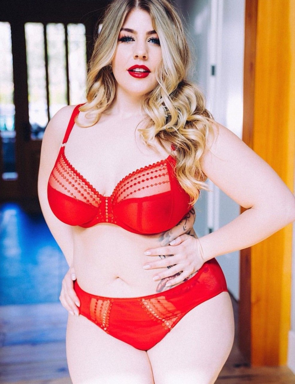 Angelina Ivanova plus Saz