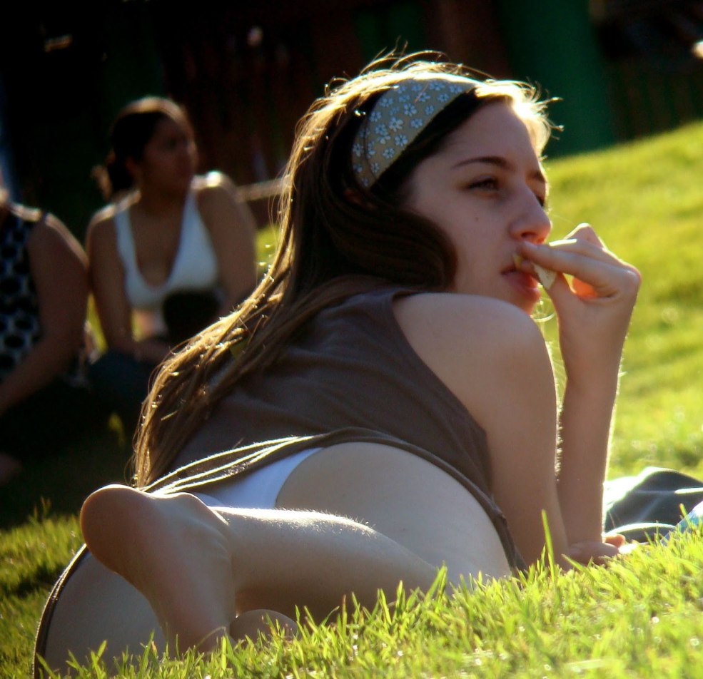 Jeunes selfies arméniens sur le fond de CFNM