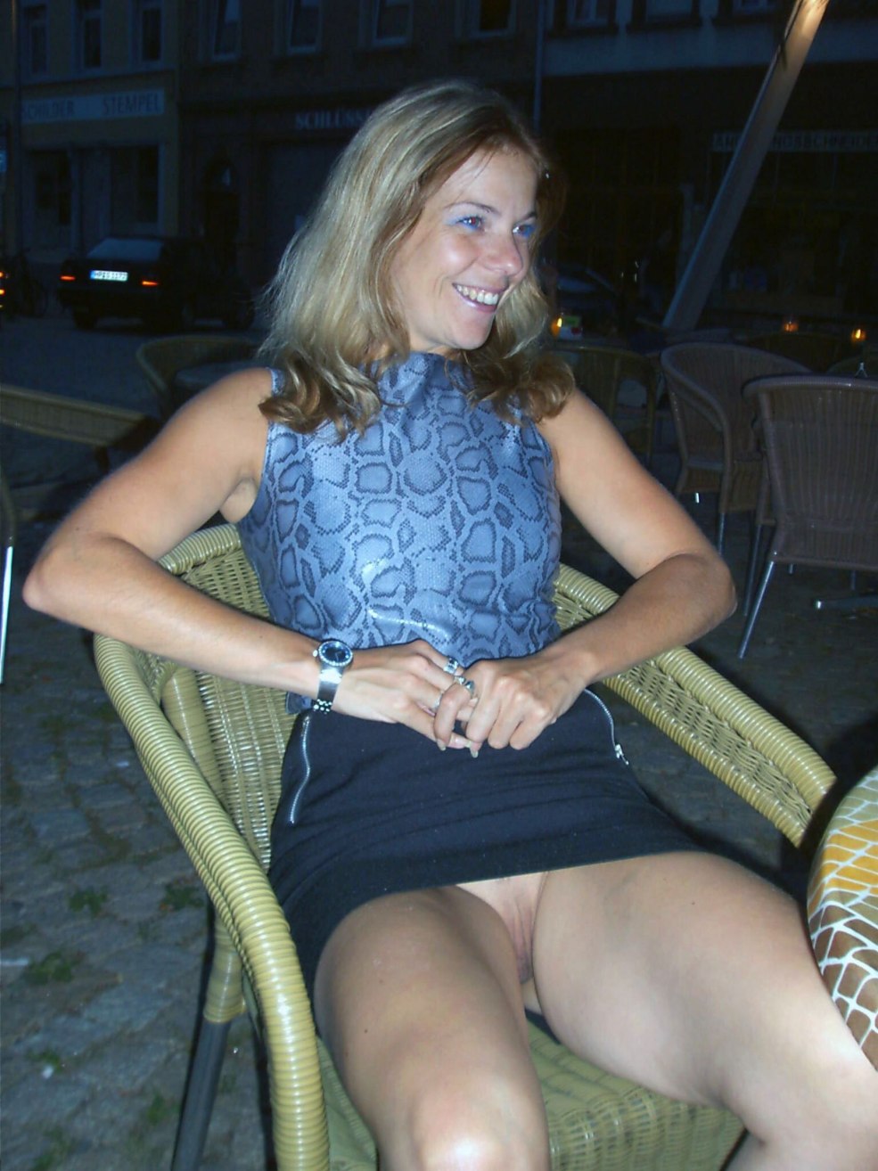 Mûrir dans une jupe et sans culotte