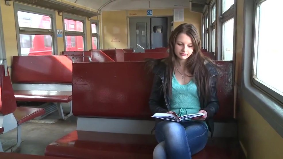 Femmes matures nues dans un train