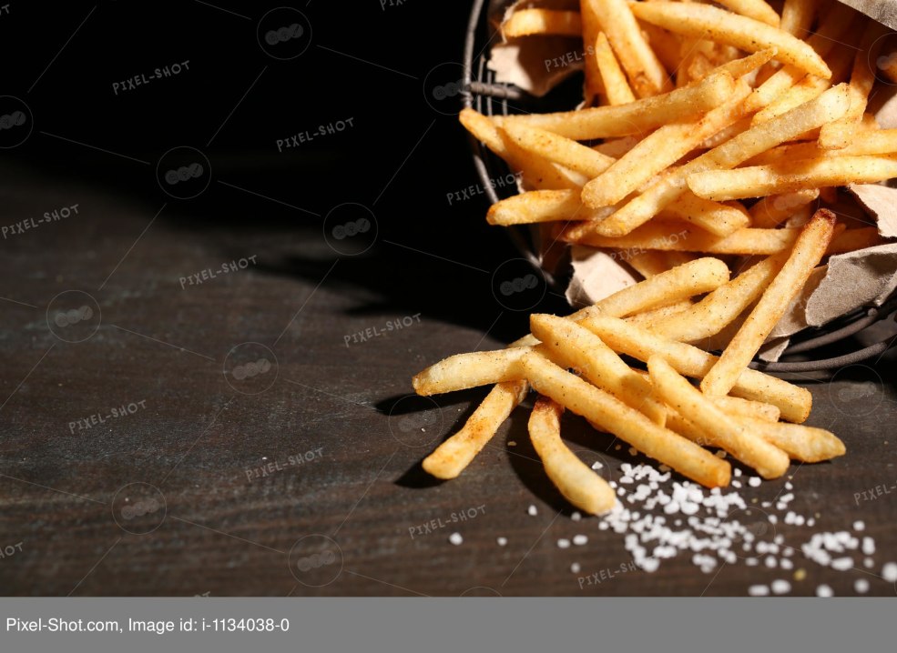 Pommes de terre gratuites dans un sac blanc