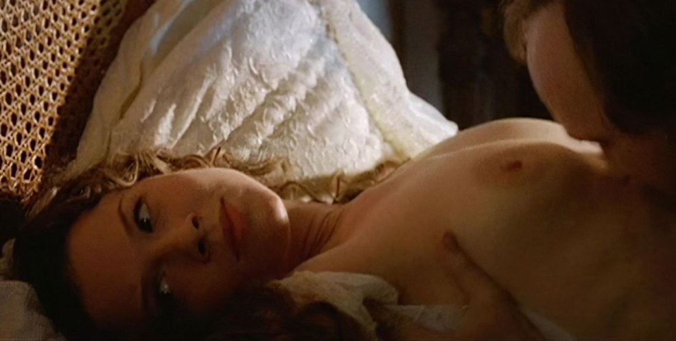 Maria Ulyanova nue de la cuisine