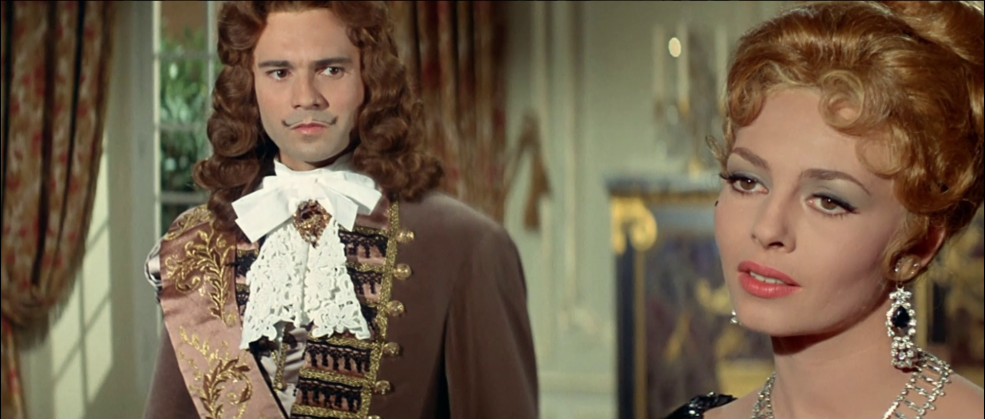 Les enfants recueillent les ordures sur la rive