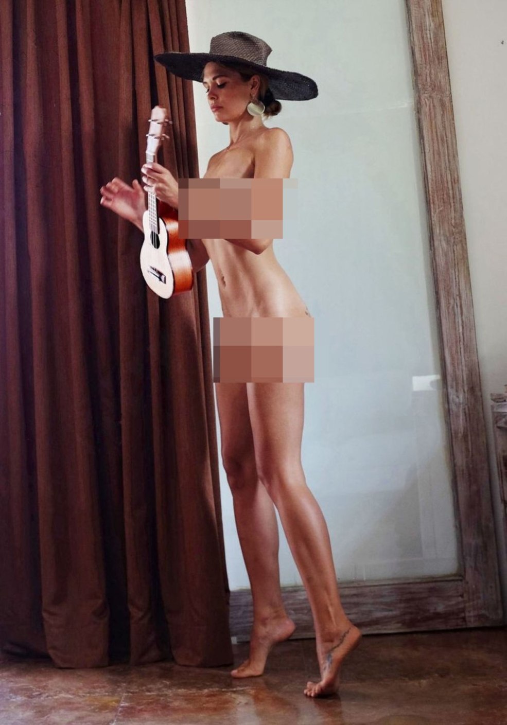 Maria Ryabushkina Dildo