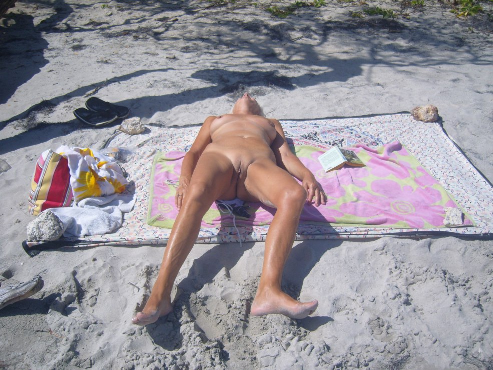 Plage de nudi avec toute la famille