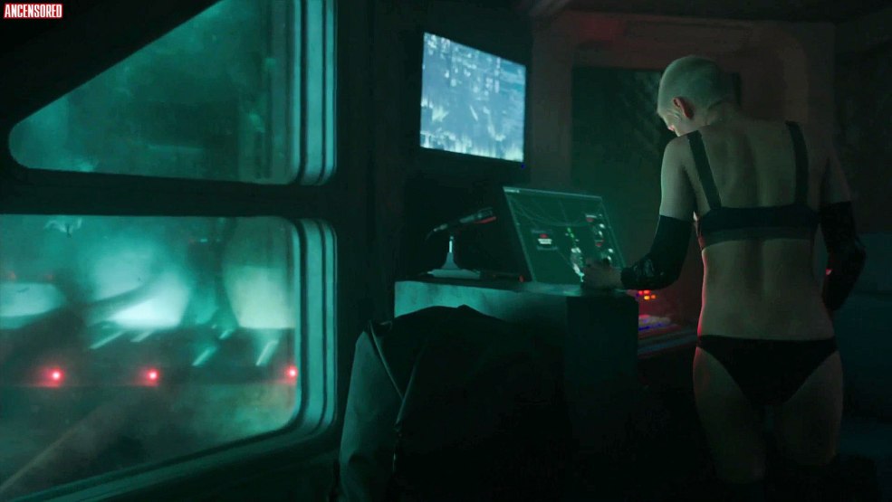 Kristen Connolly en sous-vêtements